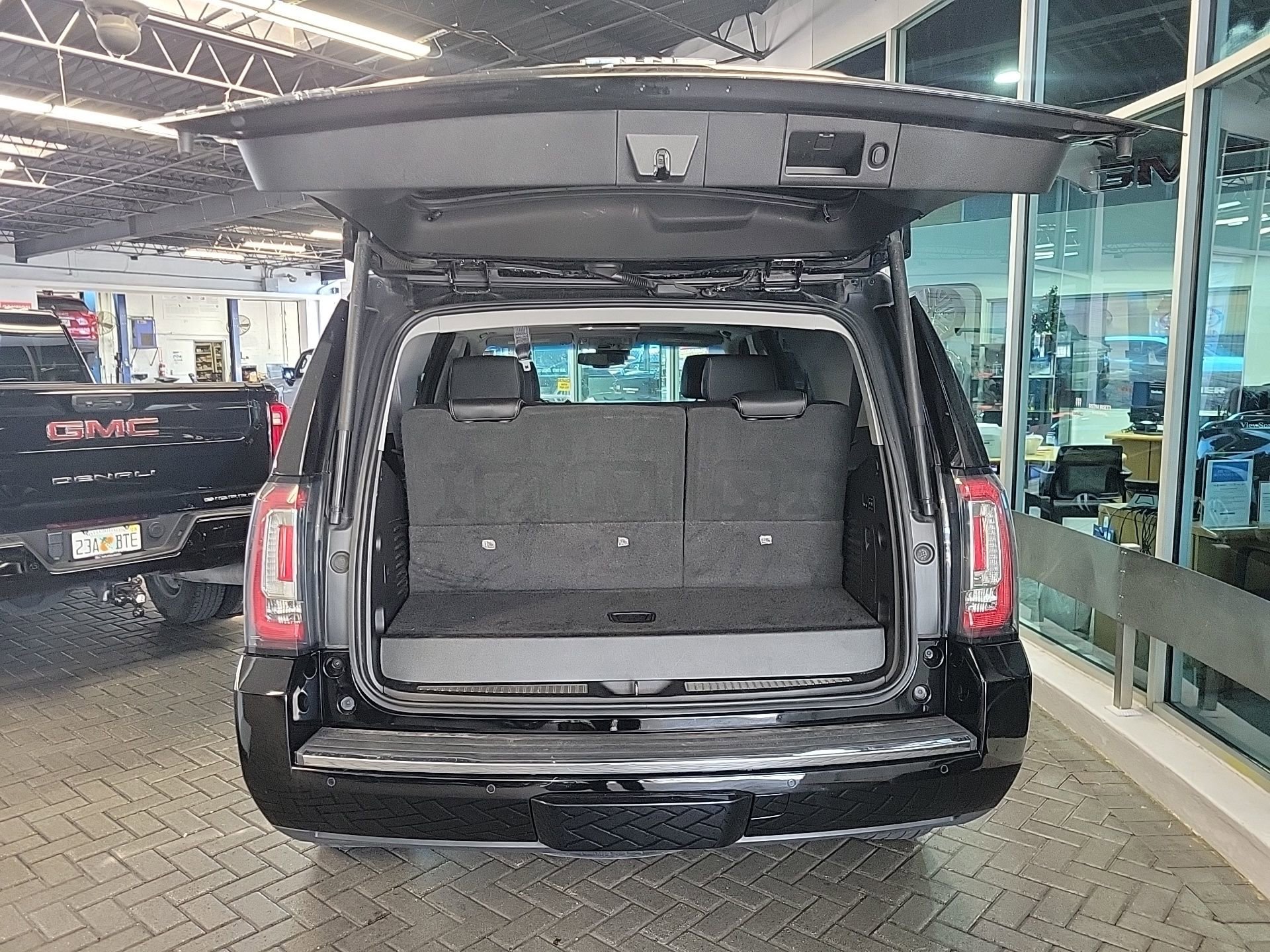 Used 2018 GMC Yukon Denali w/ Denali Ultimate Package image 33