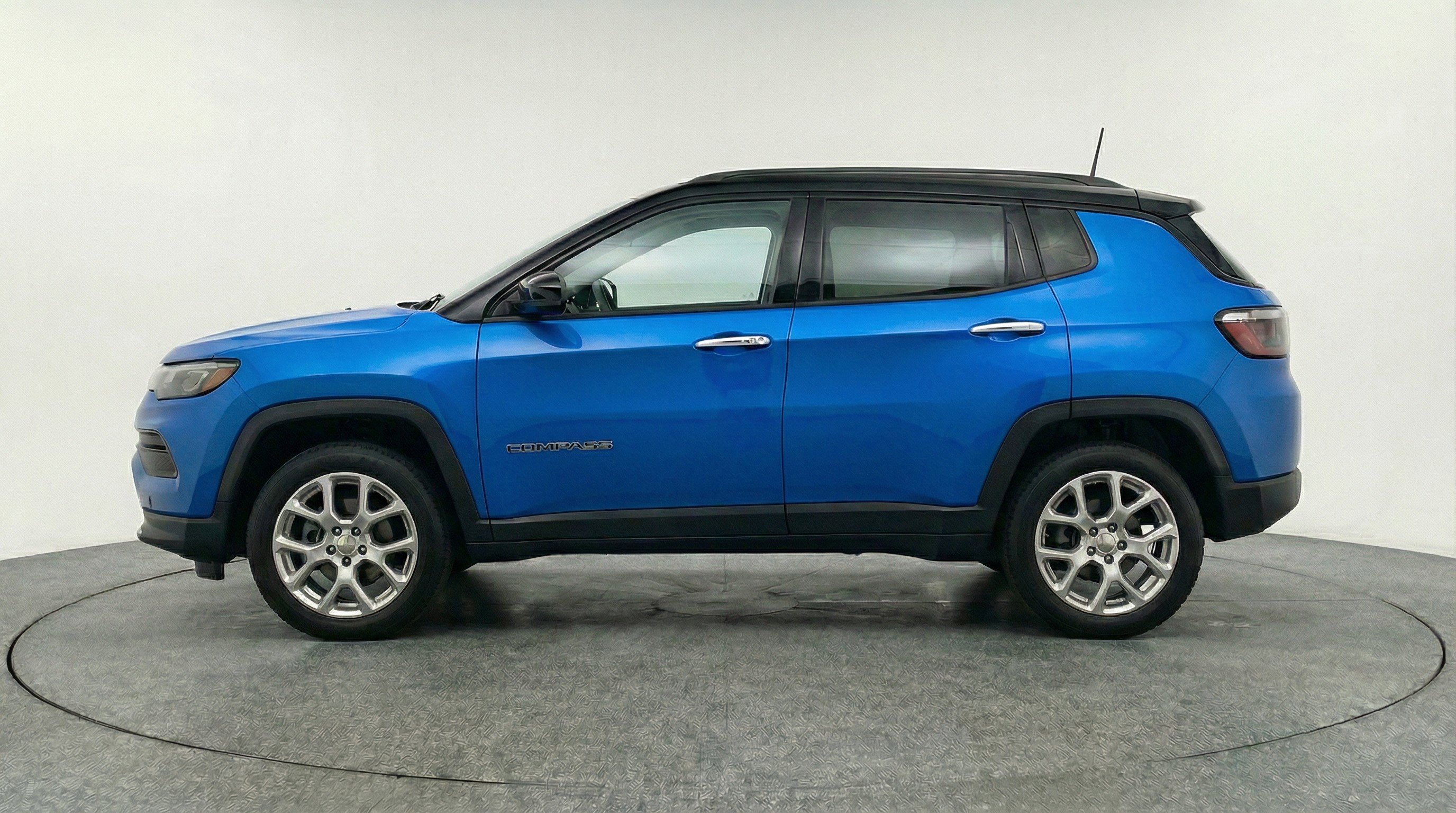 Used 2025 Jeep Compass Limited image 5
