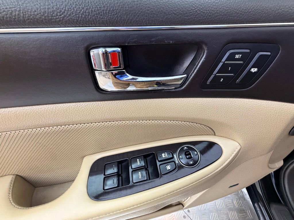 Used 2011 Hyundai Genesis 3.8 w/ Premium Navigation Pkg 3 RWD image 26
