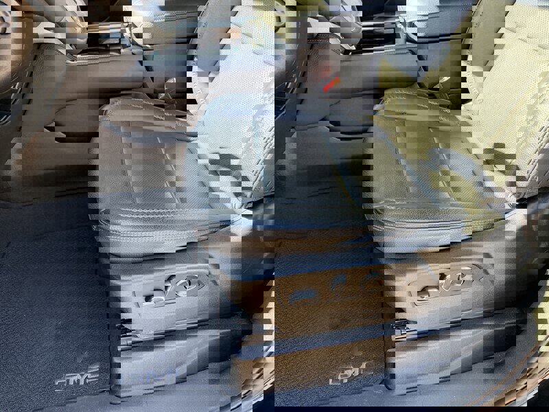 Used 2023 GMC Yukon XL Denali image 17