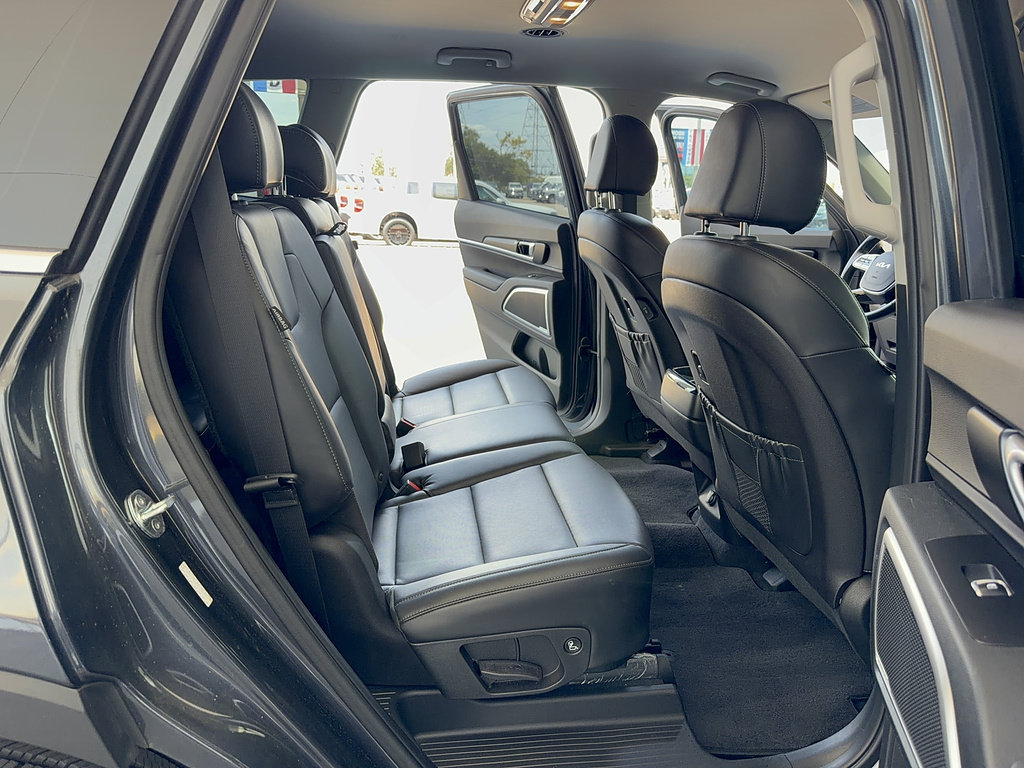 Used 2023 Kia Telluride LX FWD image 15