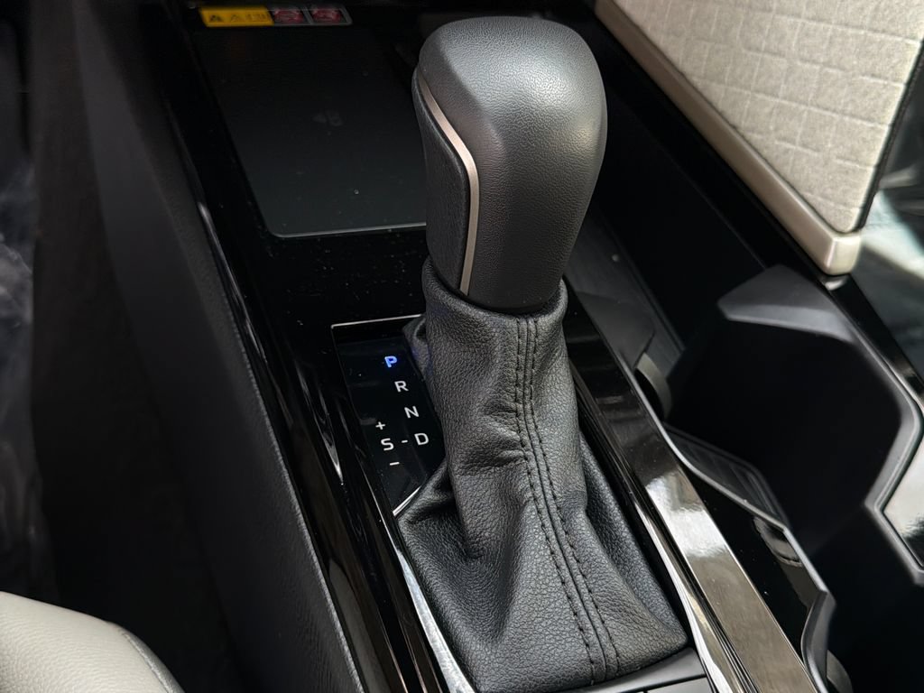 Used 2025 Toyota Camry XLE FWD image 27
