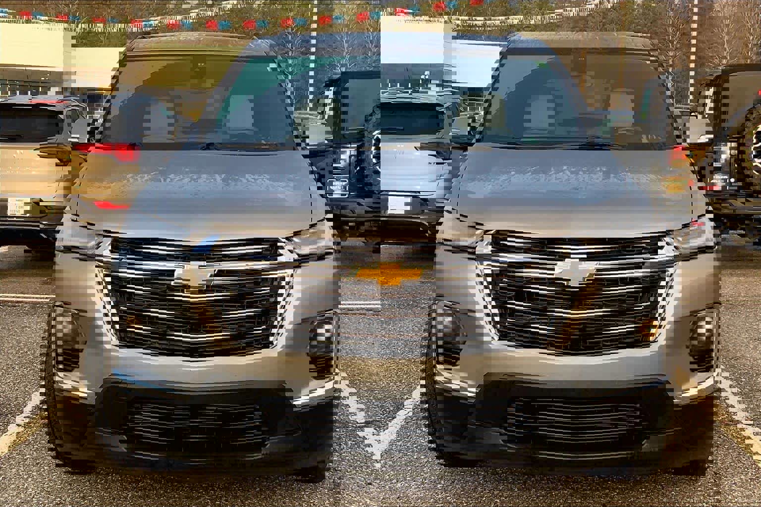 Used 2023 Chevrolet Traverse LT image 3