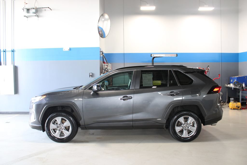 Used 2024 Toyota RAV4 LE AWD/4WD image 8