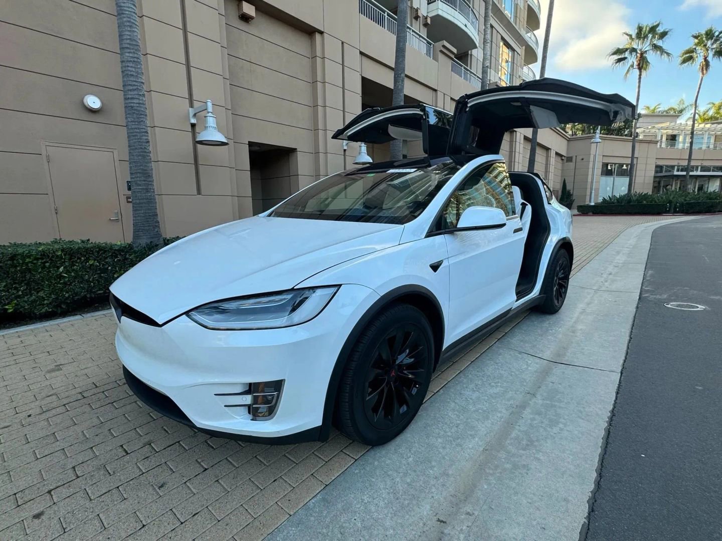 Used 2020 Tesla Model X Long Range AWD/4WD image 2