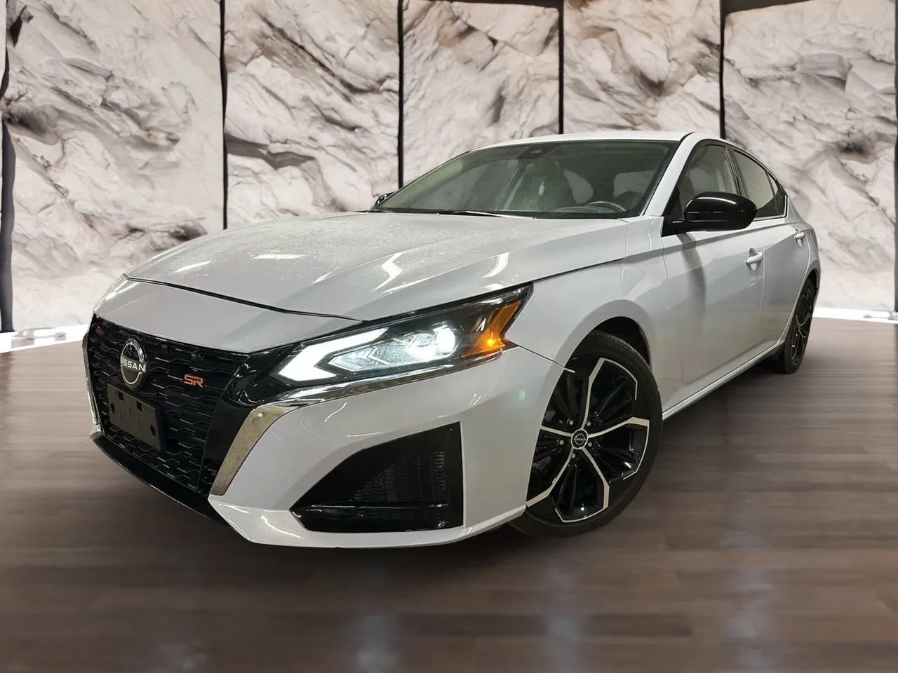 Used 2024 Nissan Altima 2.5 SR FWD image 1