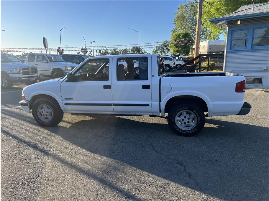 Used 2001 Chevrolet S10 Pickup LS w/ Cold-Climate Pkg AWD/4WD image 4