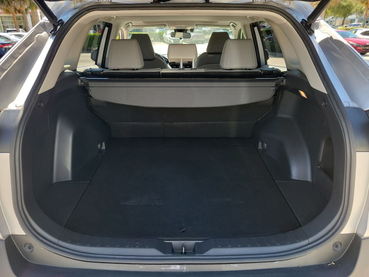 Used 2019 Toyota RAV4 XLE Premium w/ Cold Weather Package FWD image 9