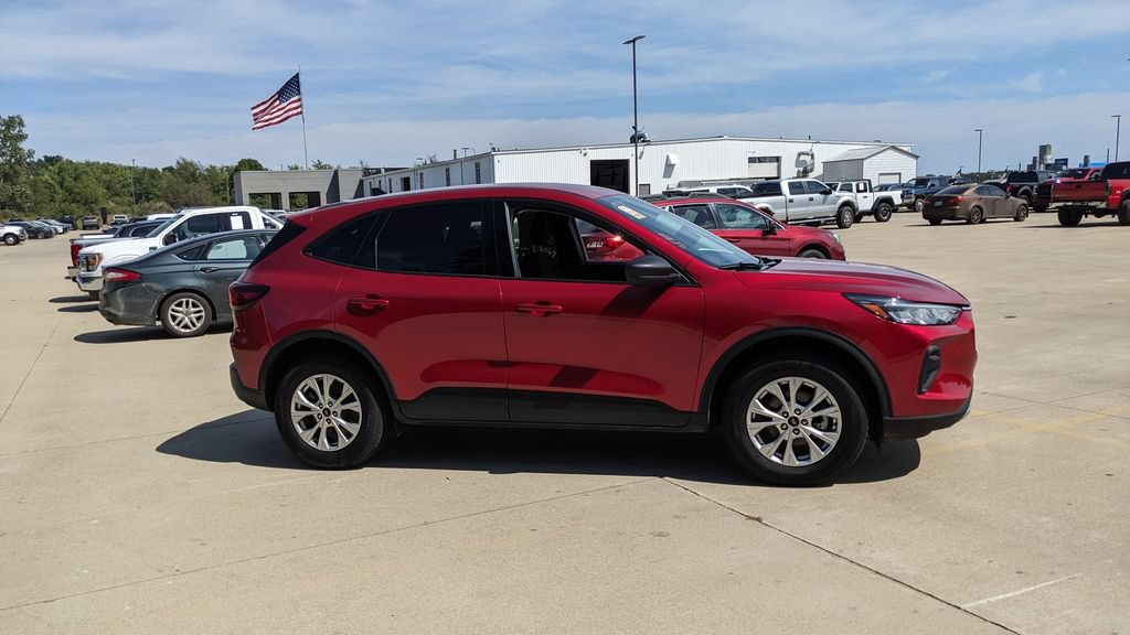 Used 2025 Ford Escape Active w/ Cold Weather Package AWD/4WD image 2