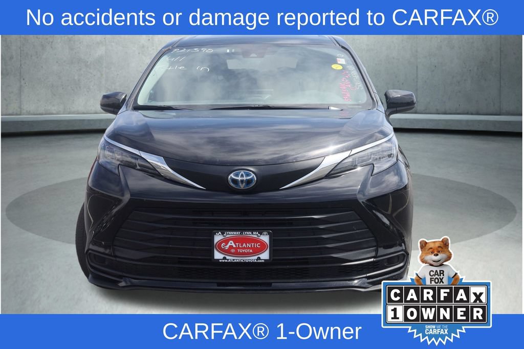 Used 2025 Toyota Sienna LE FWD image 2