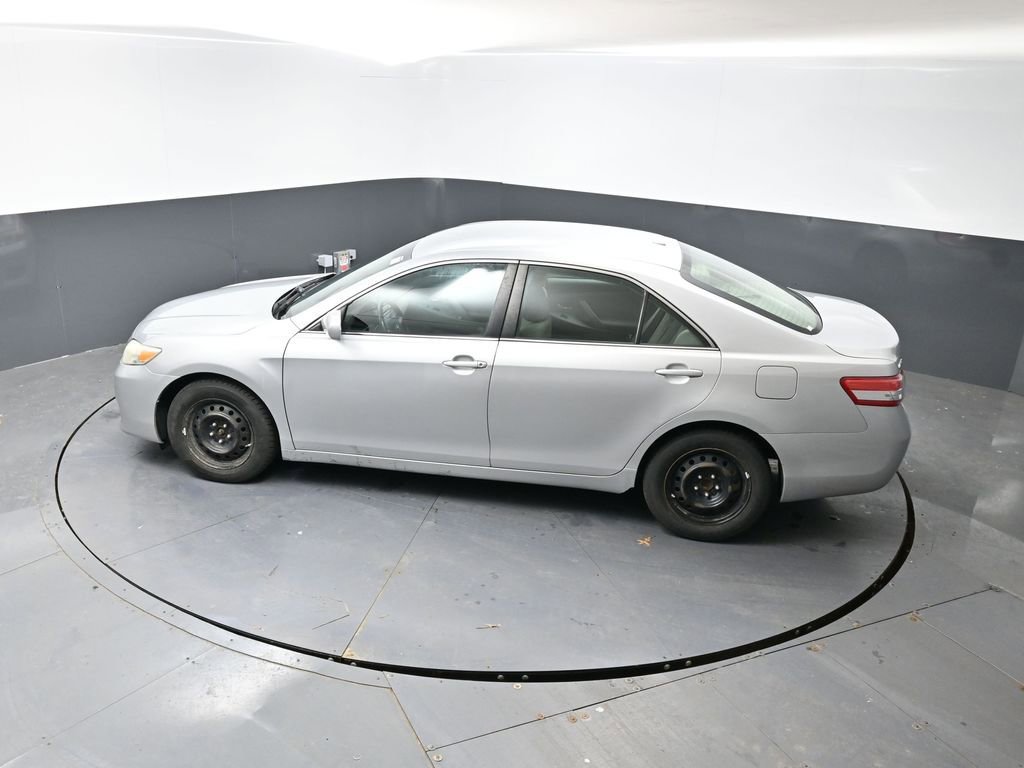 Used 2011 Toyota Camry LE image 42