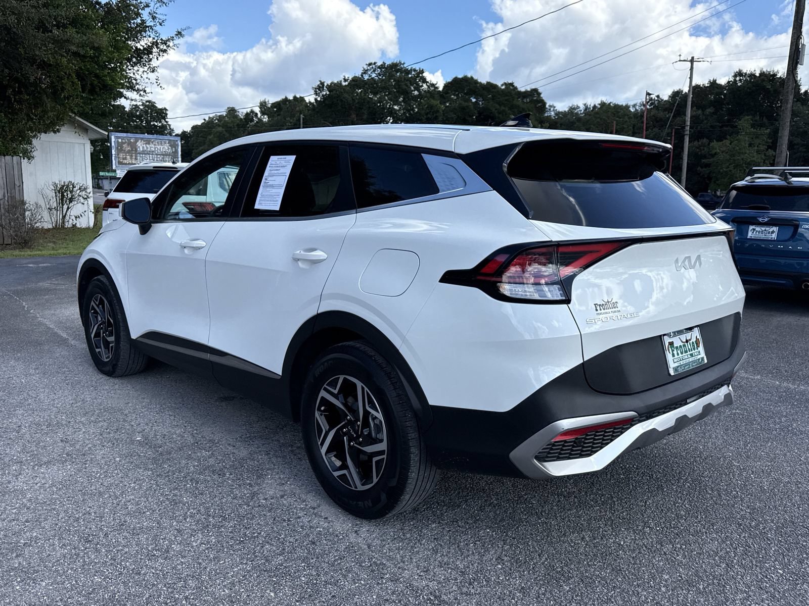 Used 2023 Kia Sportage LX FWD image 3