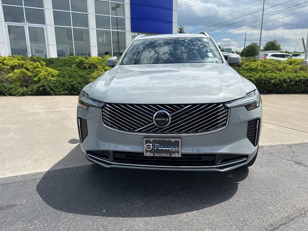 Certified 2025 Volvo XC90 B6 Plus AWD/4WD image 2