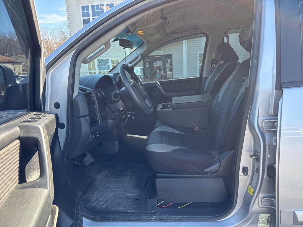 Used 2013 Nissan Titan SV image 11
