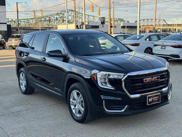 Used 2024 GMC Terrain SLE image 7