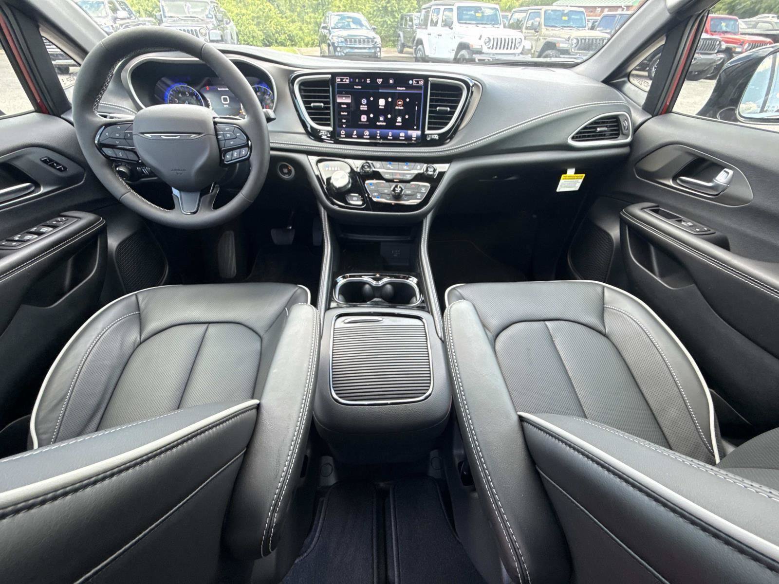 New 2027 Chrysler Pacifica Limited FWD image 15