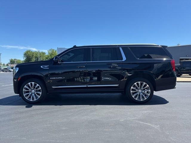 Used 2022 GMC Yukon XL Denali w/ Denali Premium Package AWD/4WD image 4