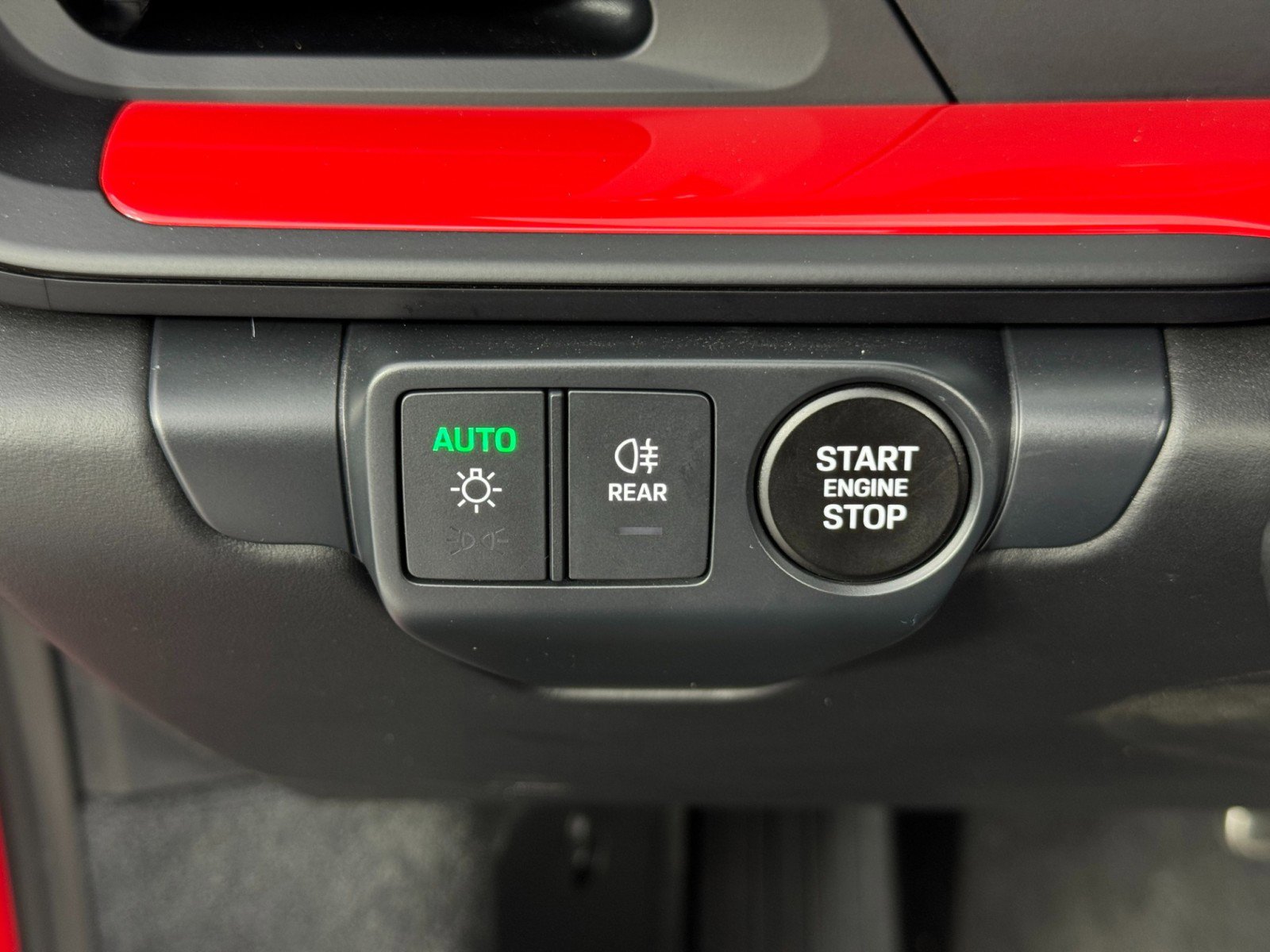 Used 2025 Porsche 911 Carrera RWD image 17