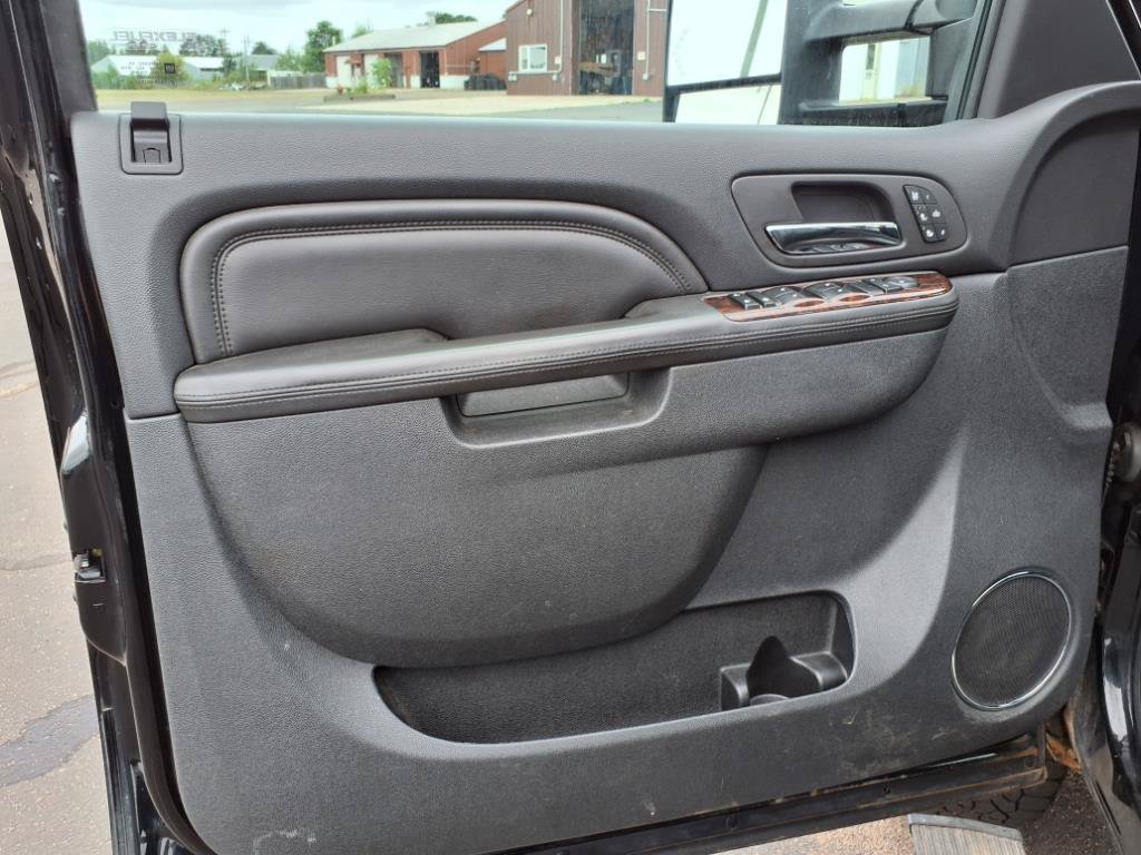 Used 2013 GMC Sierra 2500 Denali w/ Suspension Package, Off-Road AWD/4WD image 11