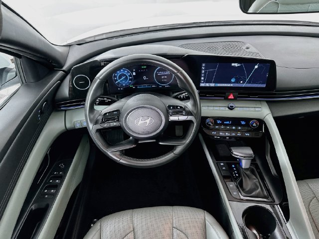 Used 2025 Hyundai Elantra Limited FWD image 11
