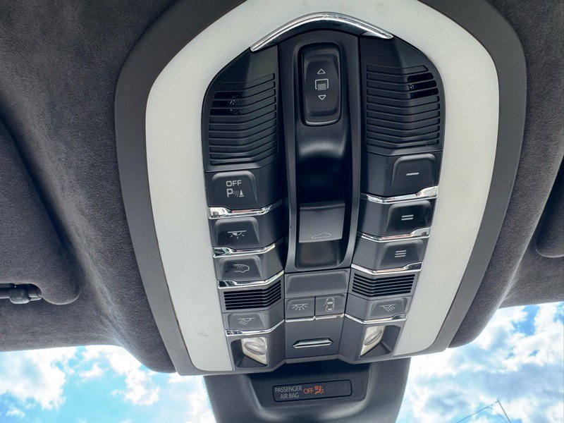 Used 2015 Porsche Macan Turbo image 26