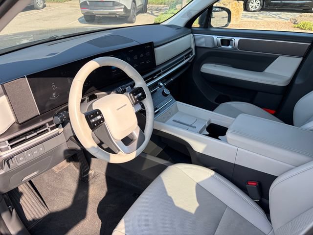 Used 2025 Hyundai Santa Fe SEL FWD image 4