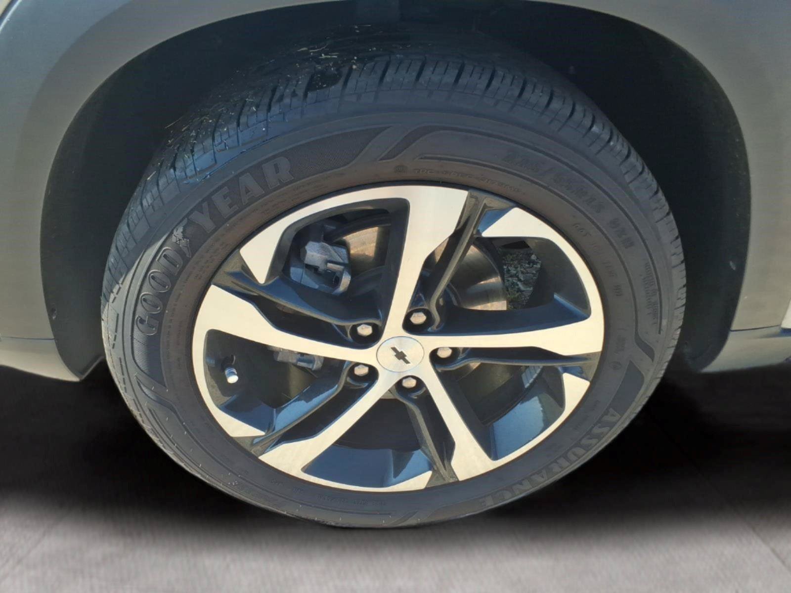Used 2024 Chevrolet Trax RS w/ Sunroof Package FWD image 9