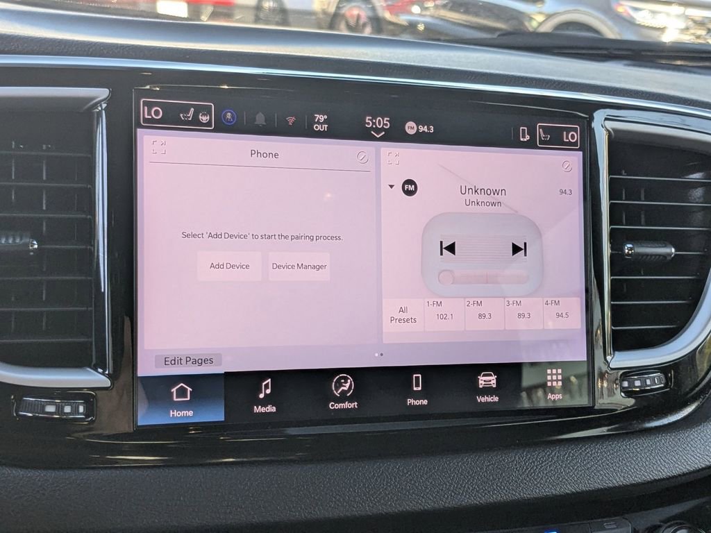 Used 2025 Chrysler Pacifica Select image 21