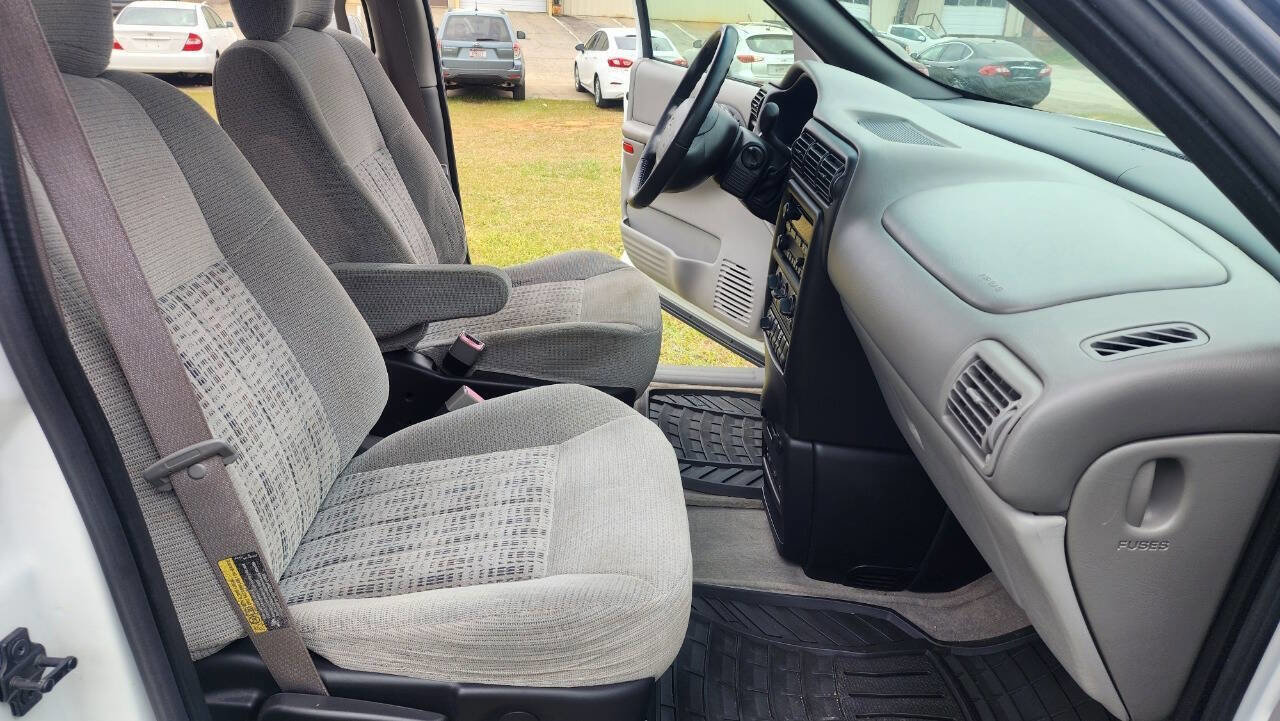 Used 2004 Chevrolet Venture LT FWD image 27