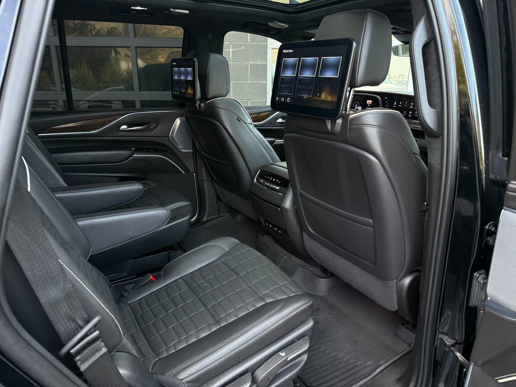 Used 2022 Cadillac Escalade Sport Platinum AWD/4WD image 23