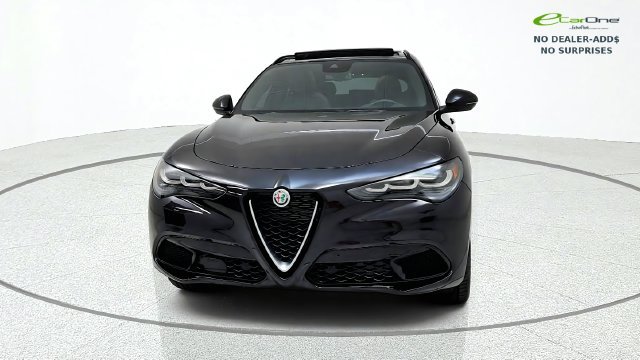 Used 2024 Alfa Romeo Stelvio Ti AWD/4WD image 2