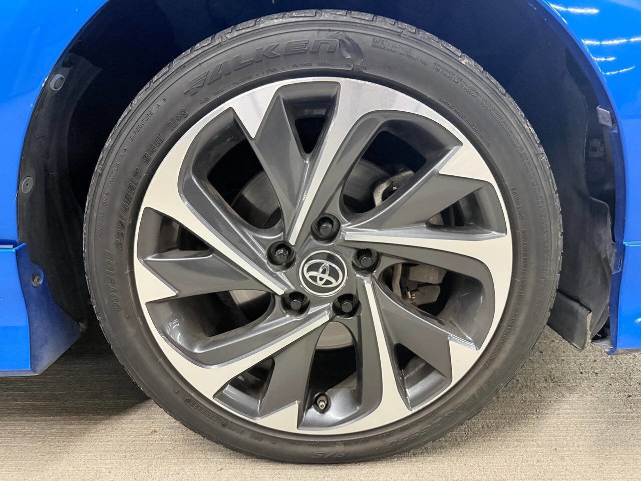 Used 2018 Toyota Corolla iM w/ Carpet Mat Package (TMS) image 27