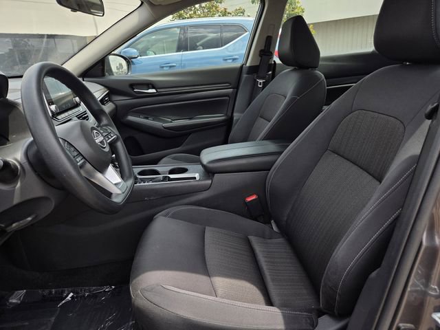 Used 2025 Nissan Altima 2.5 SV FWD image 12
