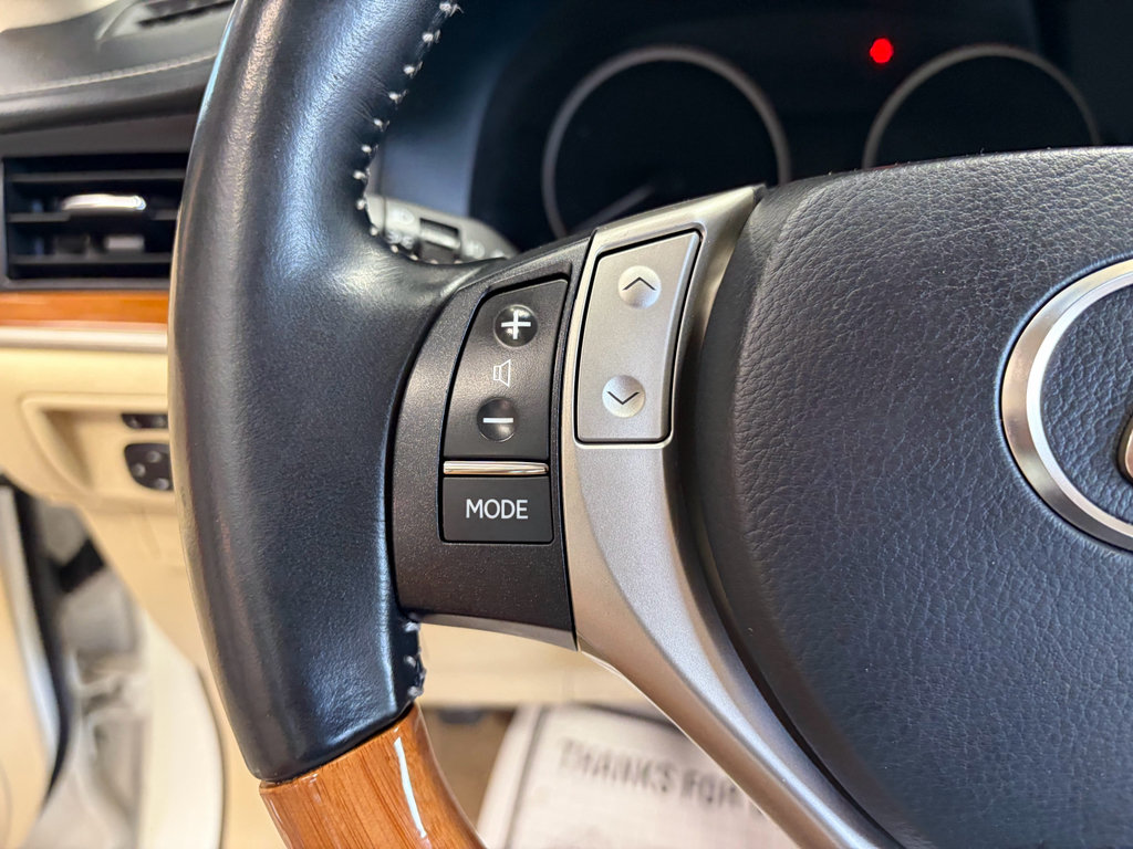 Used 2013 Lexus ES 300h w/ Luxury Pkg FWD image 13