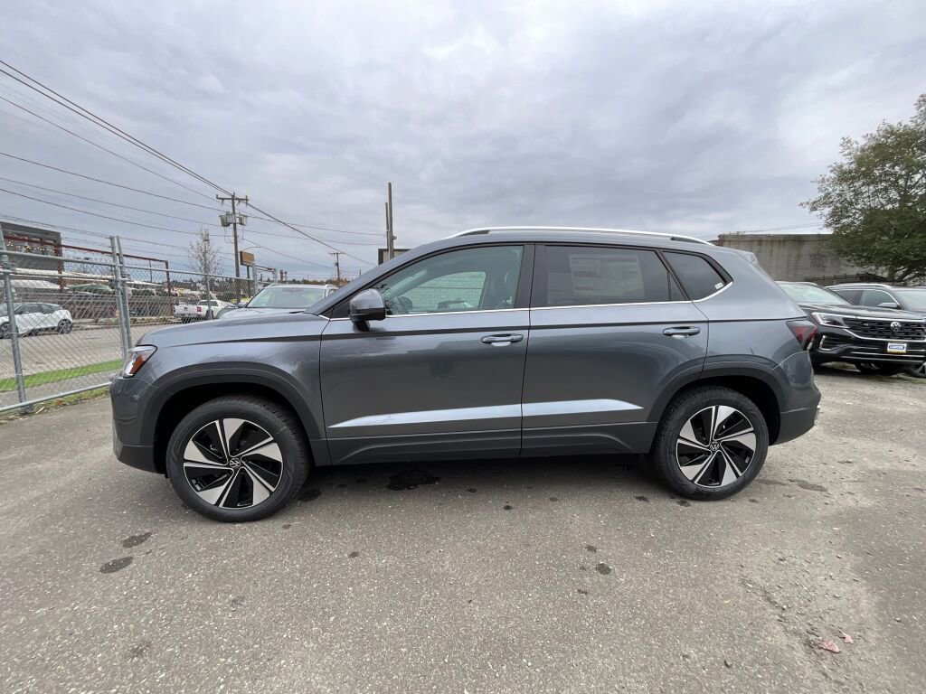 New 2025 Volkswagen Taos SE image 5