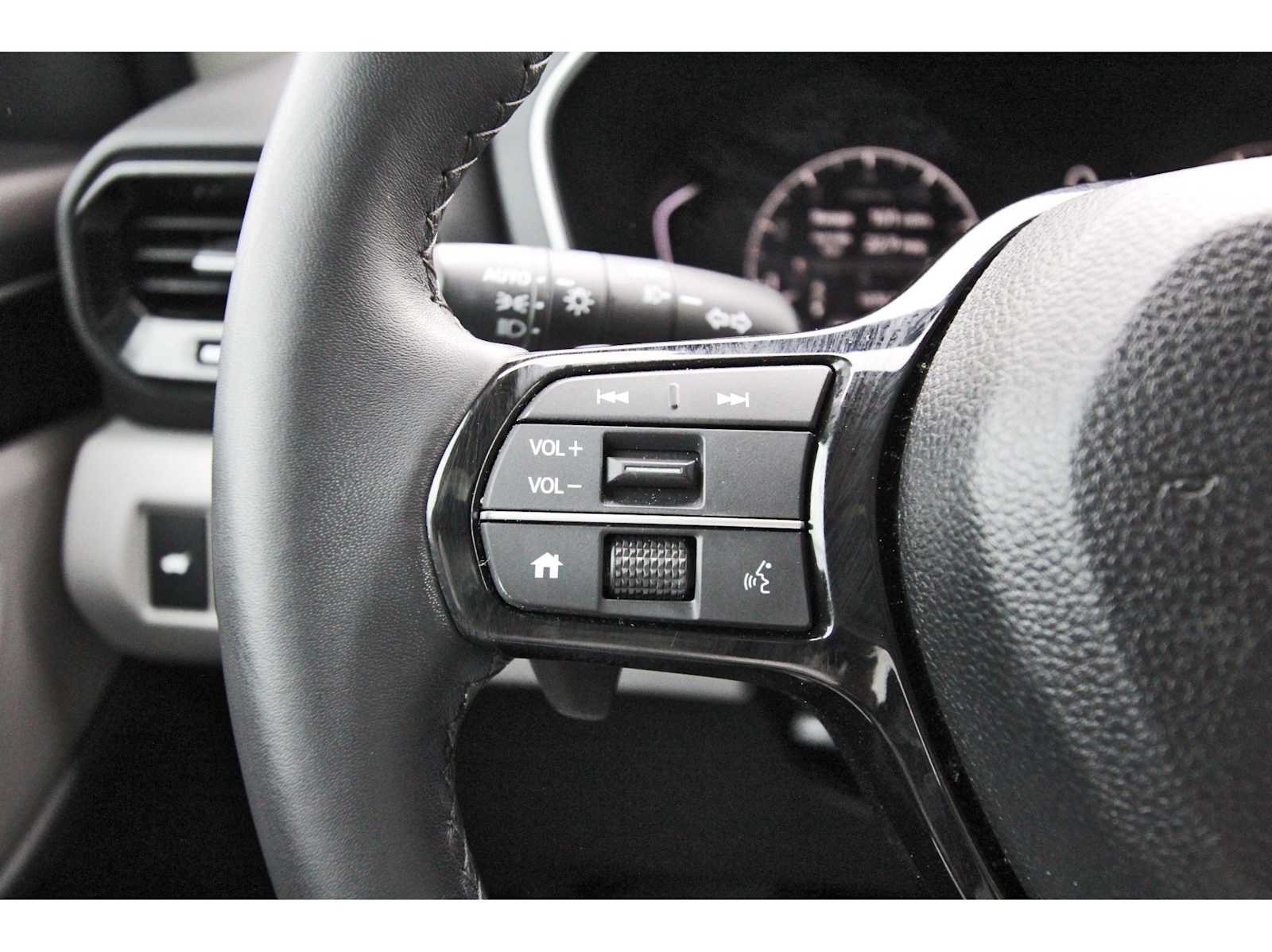 Used 2025 Honda Pilot Touring image 16