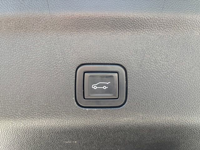Used 2024 GMC Yukon XL AT4 AWD/4WD image 14