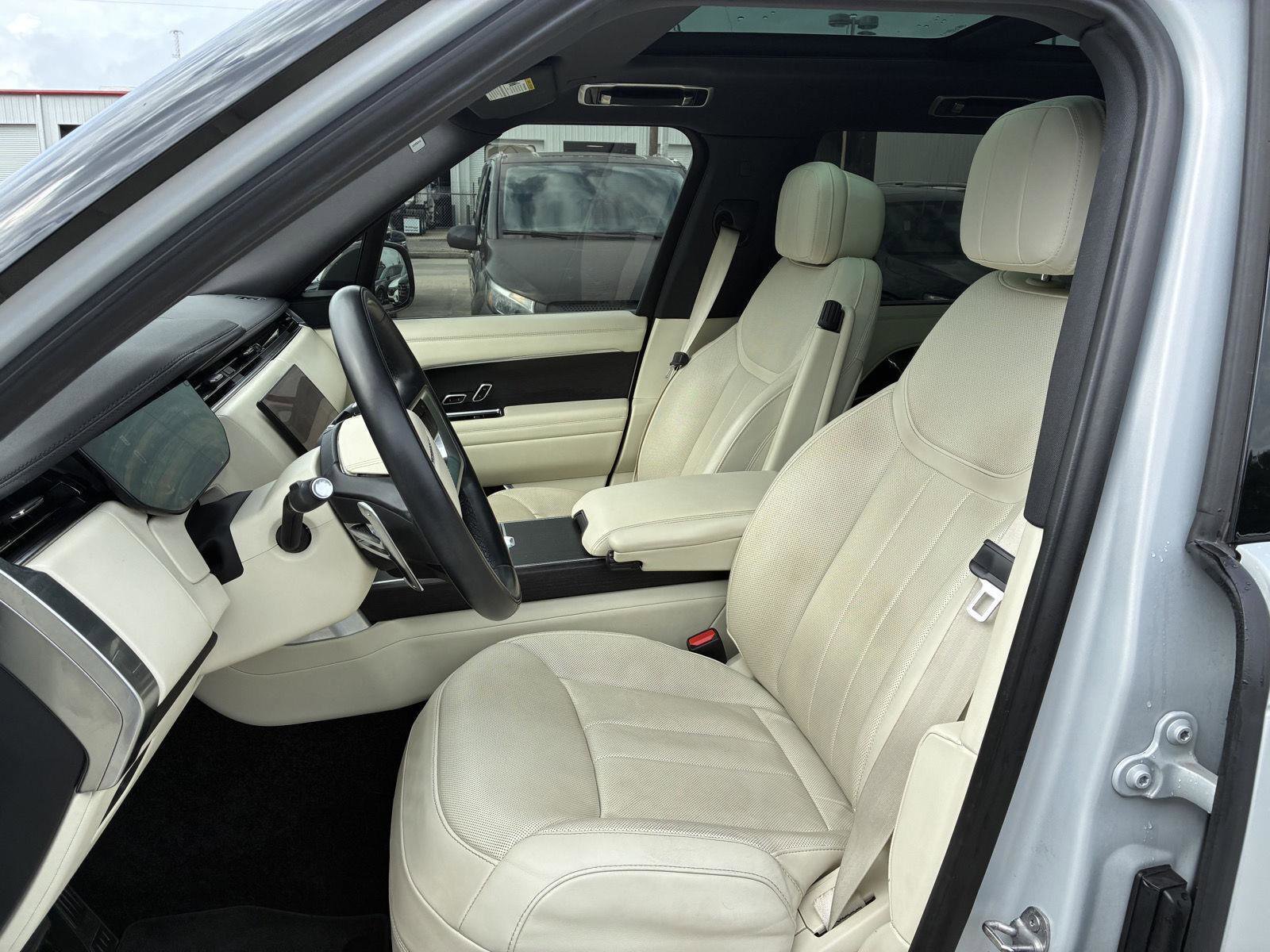 Used 2023 Land Rover Range Rover Long Wheelbase SE AWD/4WD image 7