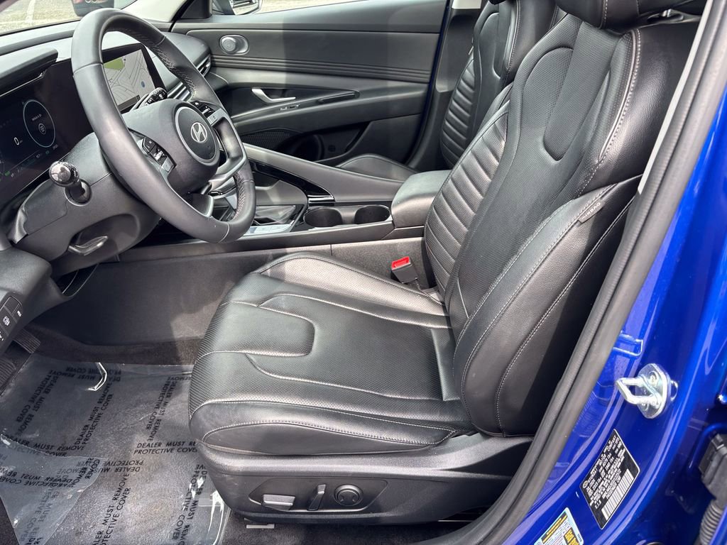 Used 2025 Hyundai Elantra Limited image 18