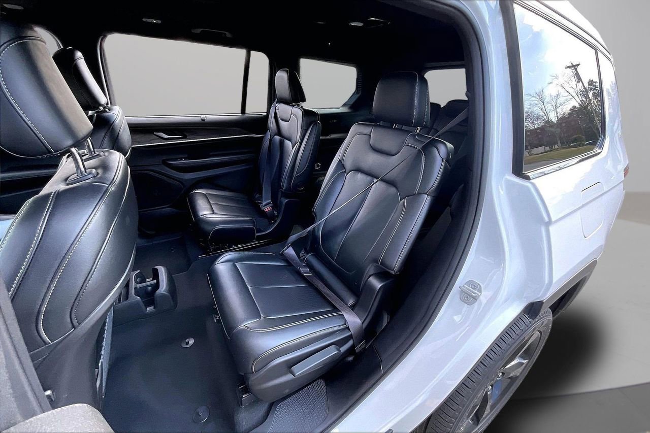 Certified 2025 Jeep Grand Cherokee L Limited w/ Luxury Tech Group II image 24