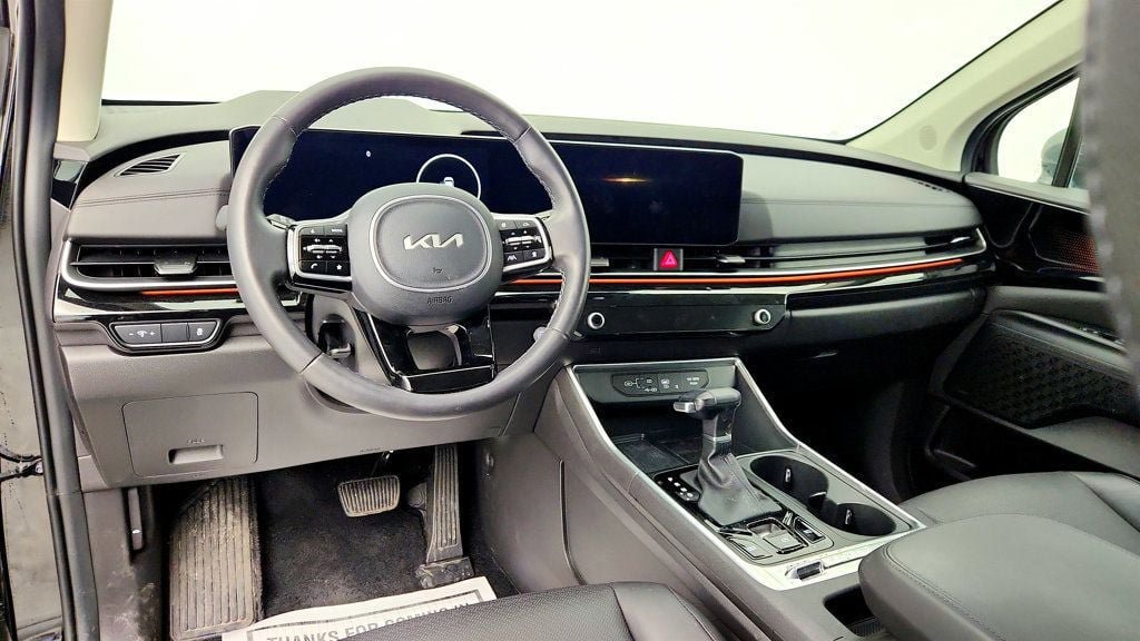 Used 2025 Kia Carnival SX Prestige FWD image 13