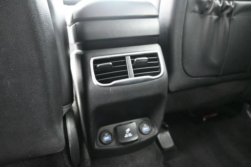 Used 2023 Hyundai Santa Fe Limited AWD/4WD image 17