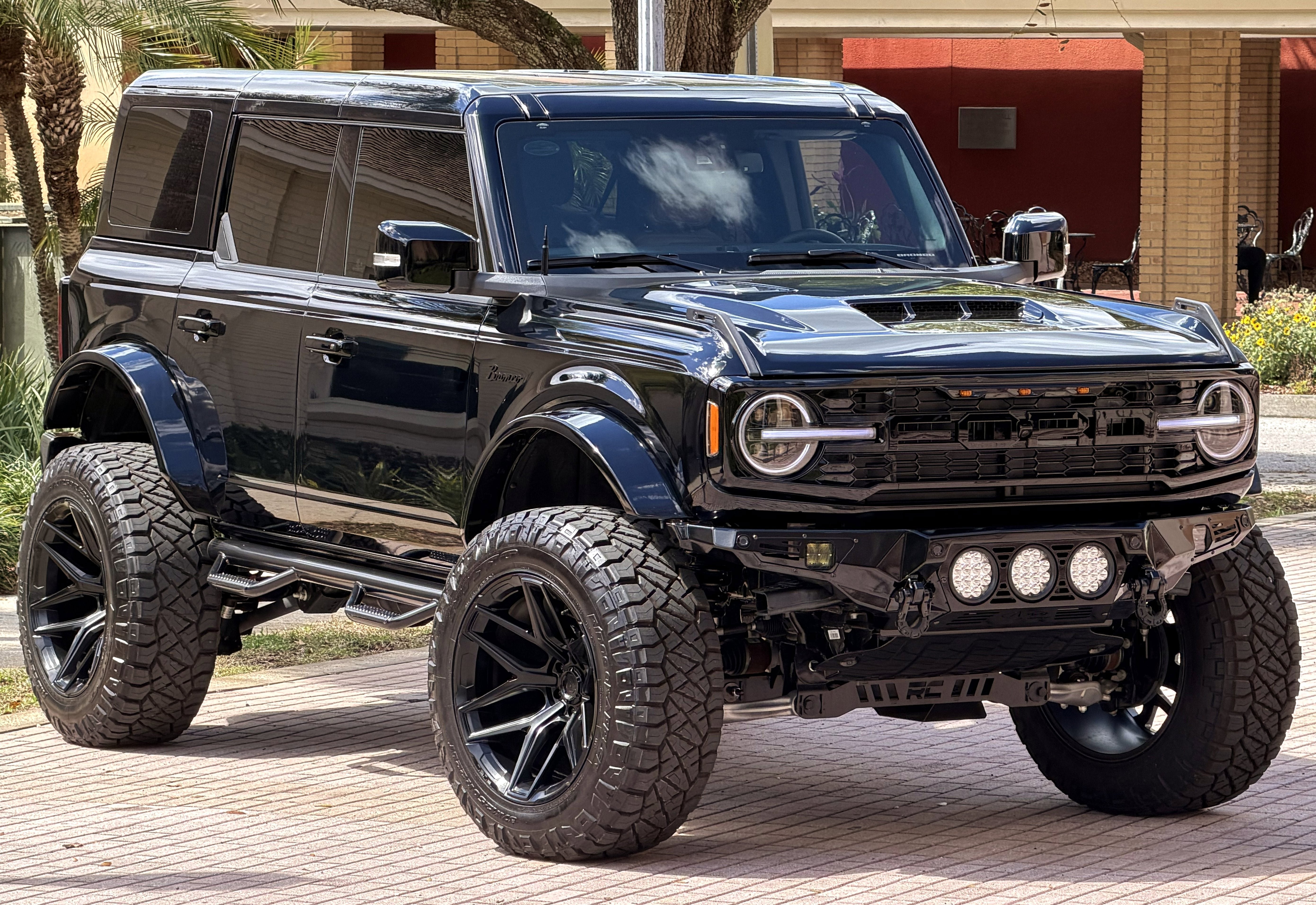 Used 2025 Ford Bronco Outer Banks AWD/4WD image 13