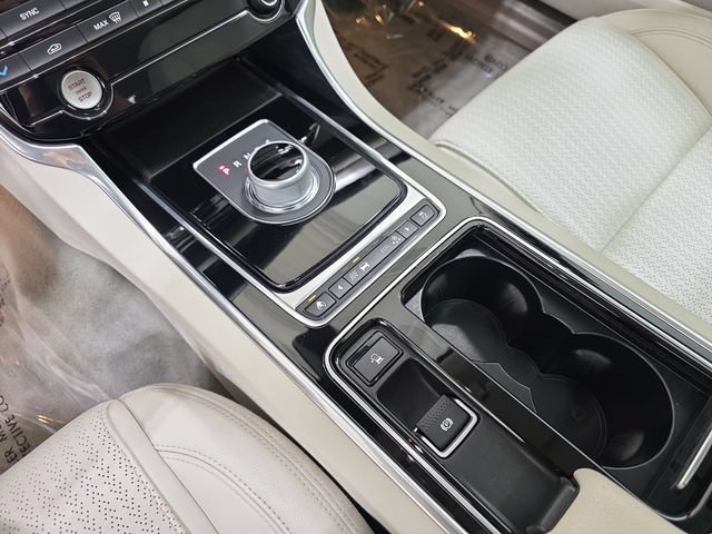 Used 2016 Jaguar XF Prestige AWD/4WD image 25