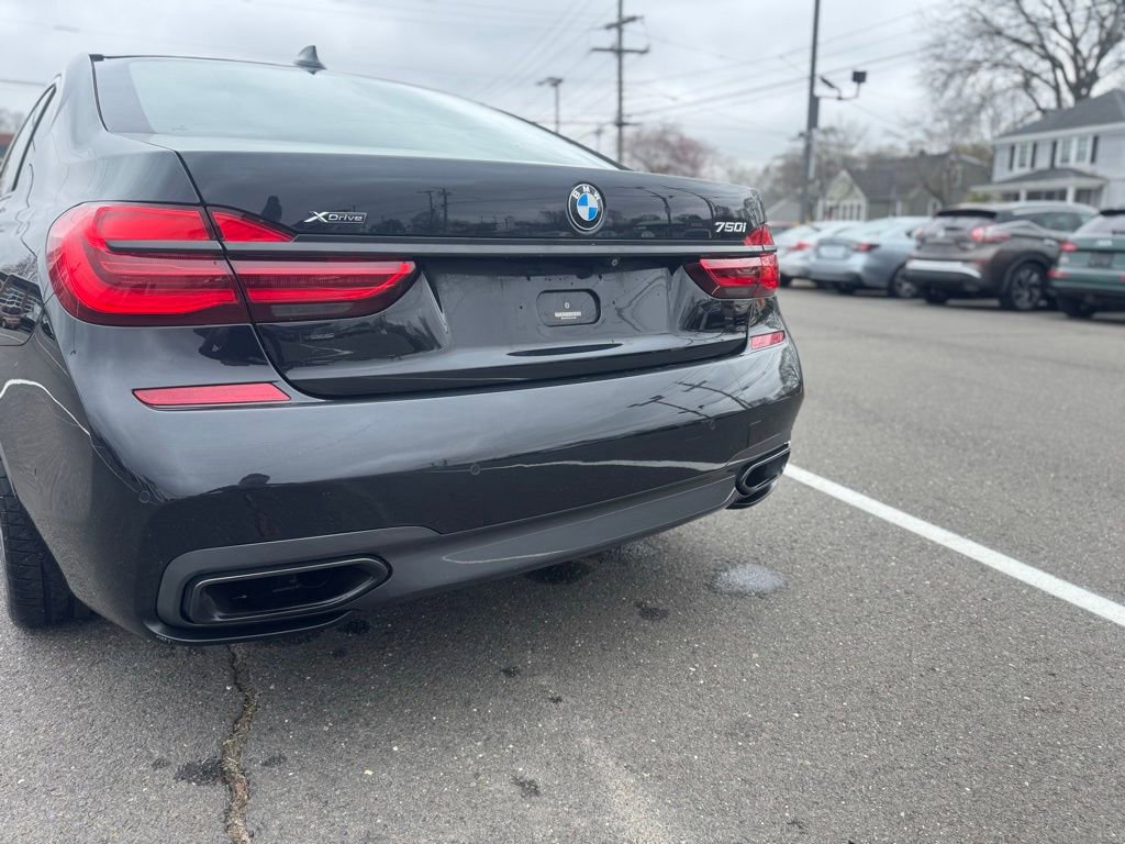 Used 2018 BMW 750i xDrive image 17