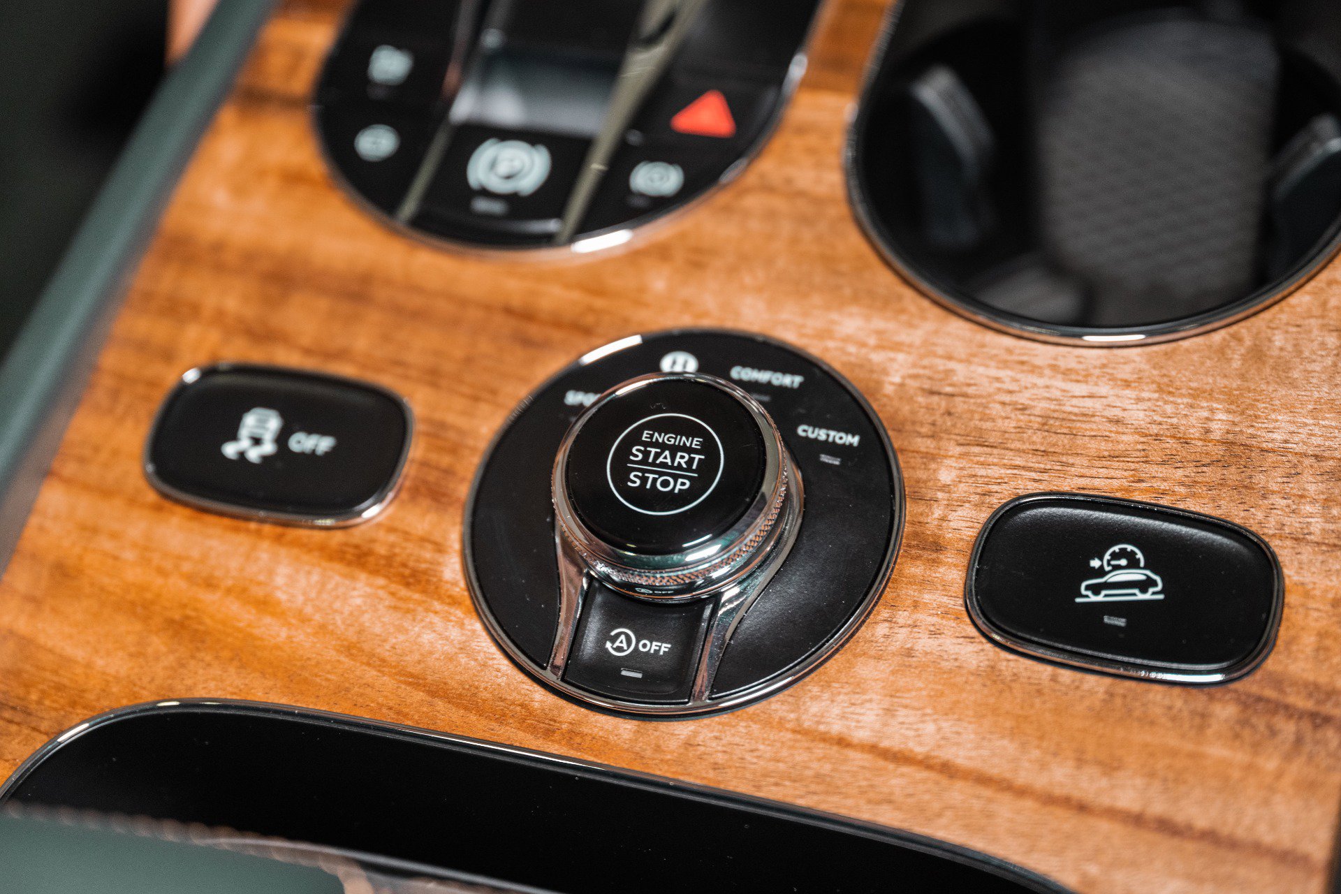 New 2025 Bentley Bentayga image 45