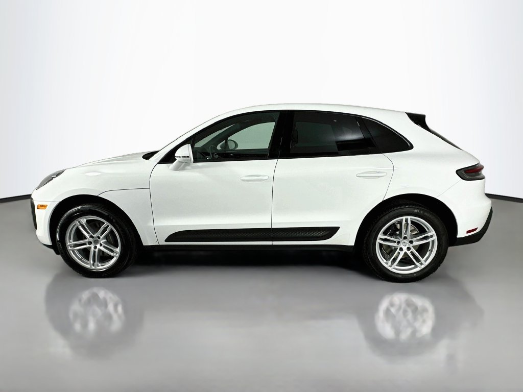Used 2022 Porsche Macan AWD/4WD image 2