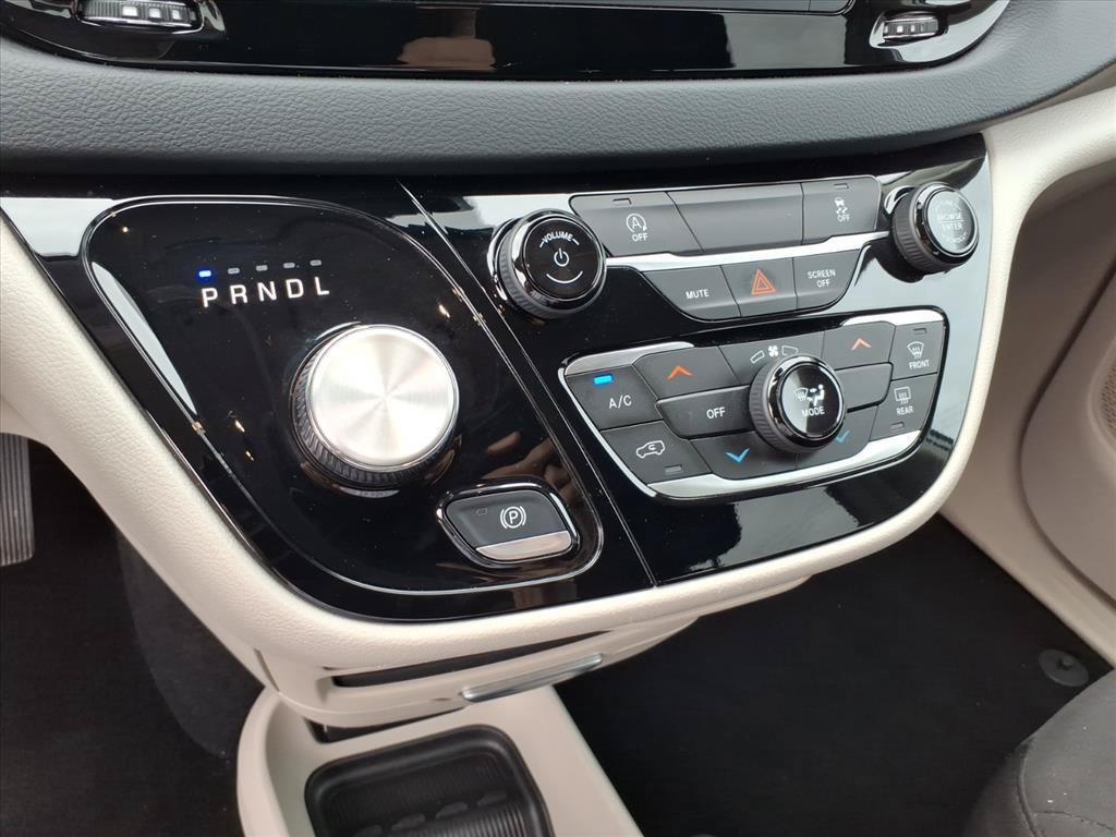 Used 2023 Chrysler Voyager LX FWD image 21
