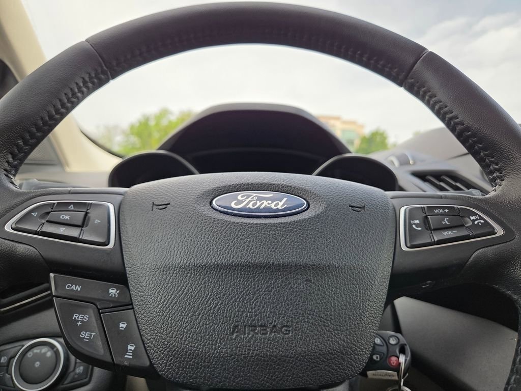 Used 2018 Ford Escape SEL w/ Ford Safe & Smart Package FWD image 32