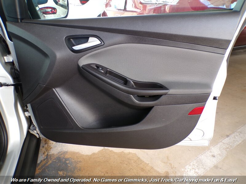 Used 2014 Ford Focus SE FWD image 27